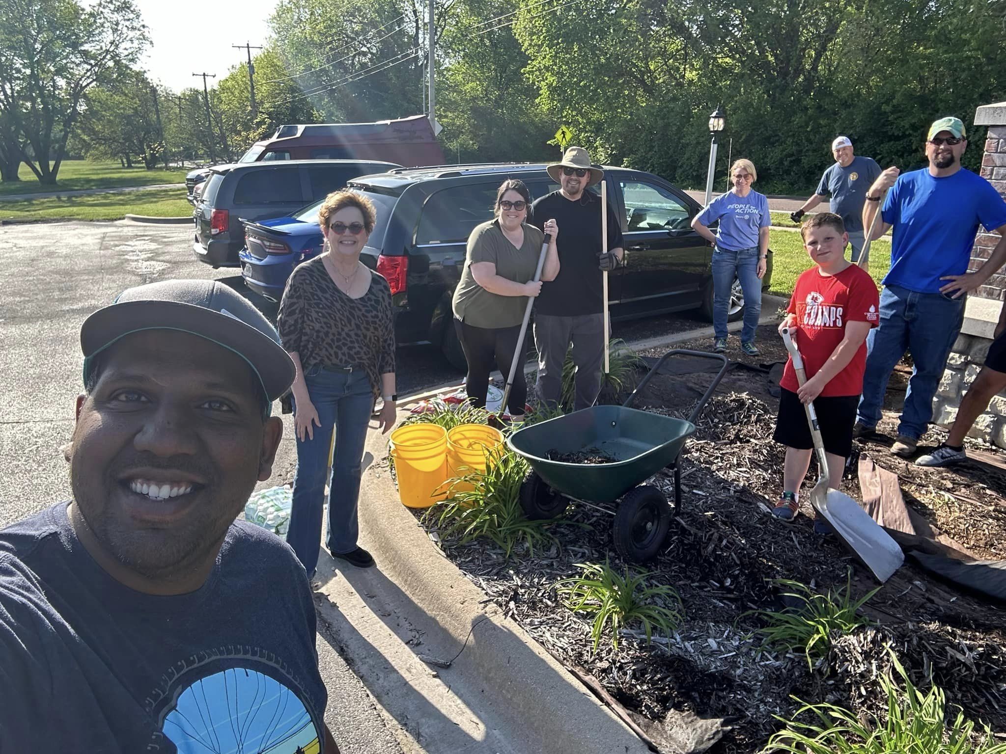 Rotary Club of Springfield Sunrise Volunteering with Isabel's House